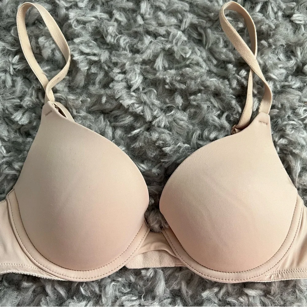 Victoria’s Secret tan Bra - Picture 1 of 3